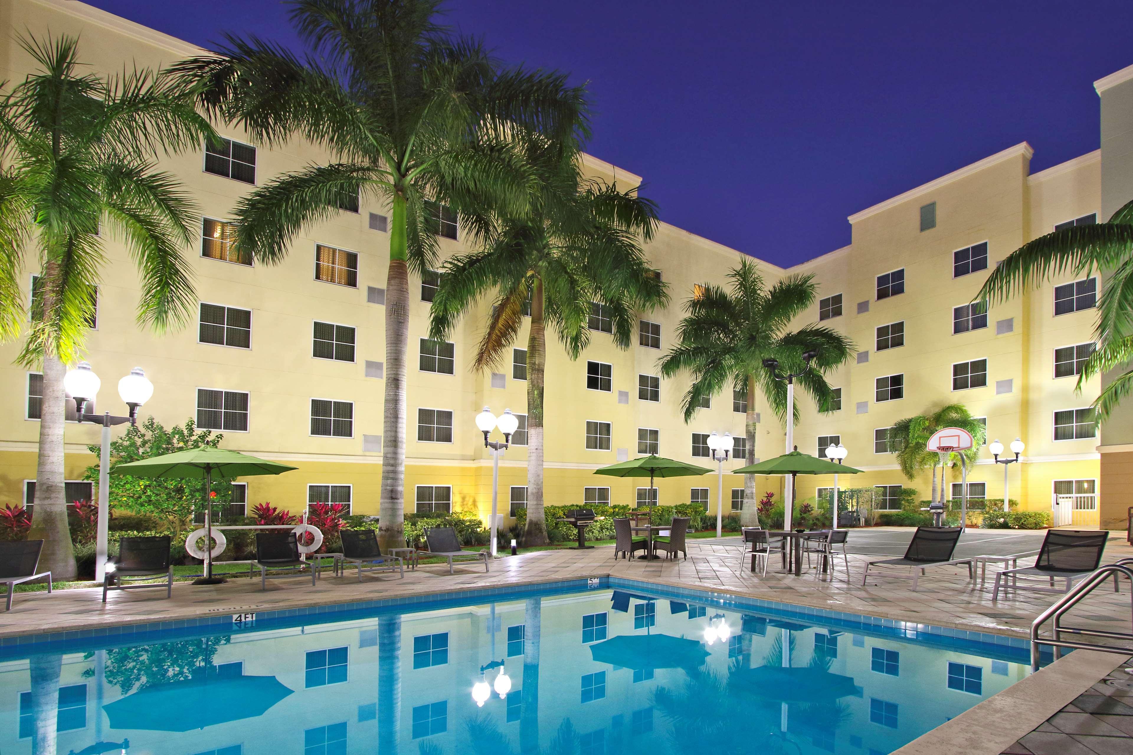Homewood Suites By Hilton Miami - Airport West Miami Springs Bagian luar foto